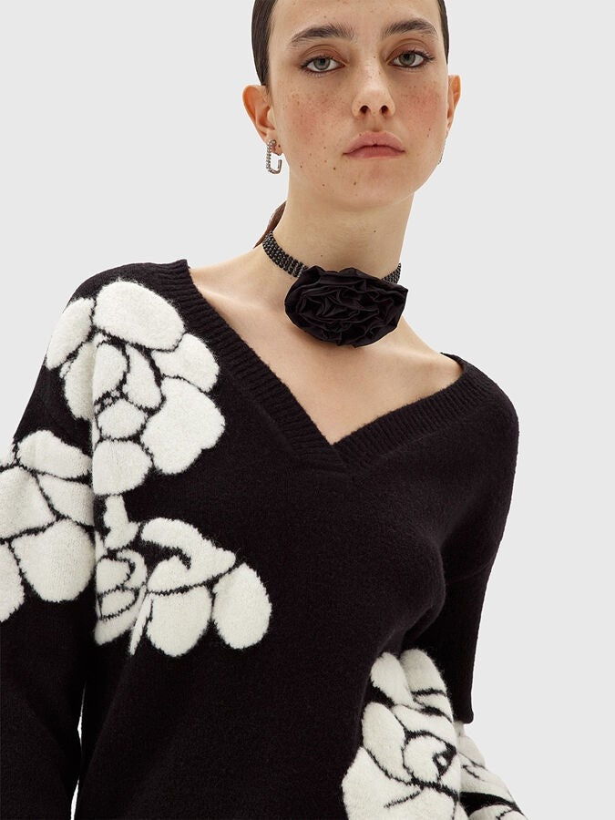 Pullover with V-neck